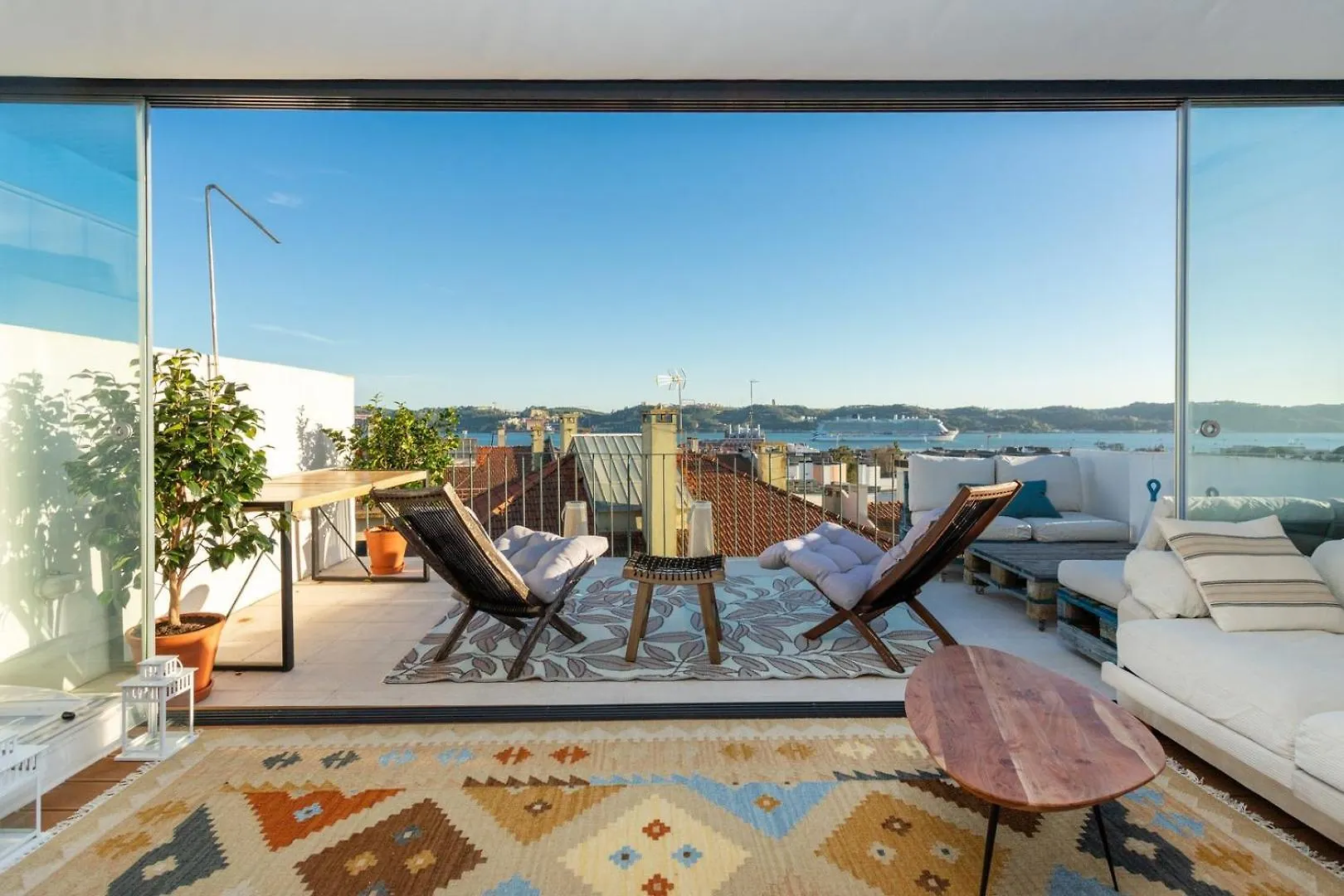 Luxurious Loft : Bridge-View Rooftop | By Airnest Lisbon