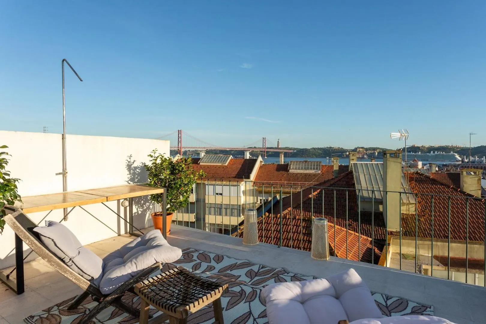 Luxurious Loft : Bridge-View Rooftop | By Airnest Lisbon