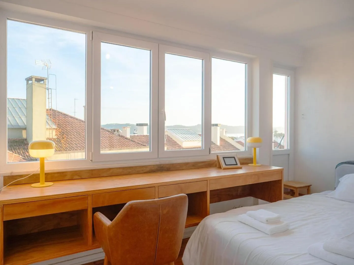 Luxurious Loft : Bridge-View Rooftop | By Airnest Lisbon Apartment
