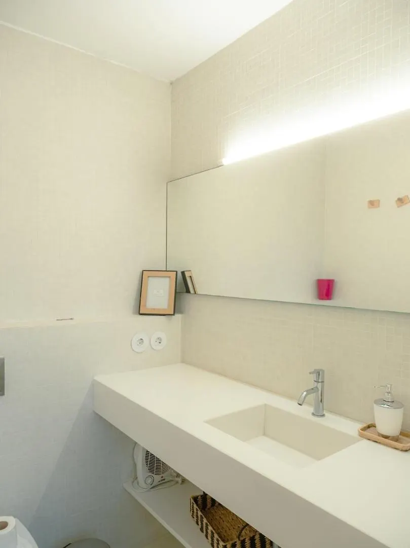 Luxurious Loft : Bridge-View Rooftop | By Airnest Lisboa 0*,  Portugalsko